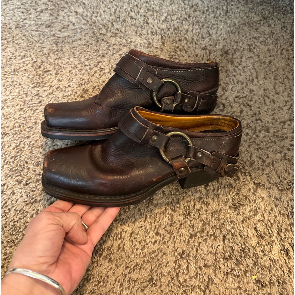 Beautiful Frye belted harness mule/clog boot size 7.5 Preloved in good condition